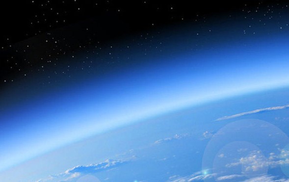 Tầng ozone chứa một lượng lớn ozone O3 có tác dụng bảo vệ Trái đất khỏi những tia có hại của Mặt trời
