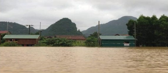 Mưa lũ làm ngập hàng nghìn ngôi nhà ở tỉnh Quảng Bình năm 2020