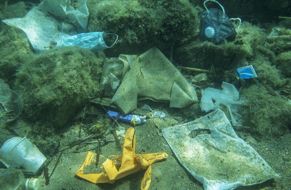 Đại dịch Covid-19 tạo ra 25.900 tấn rác thải nhựa đổ ra các đại dương 