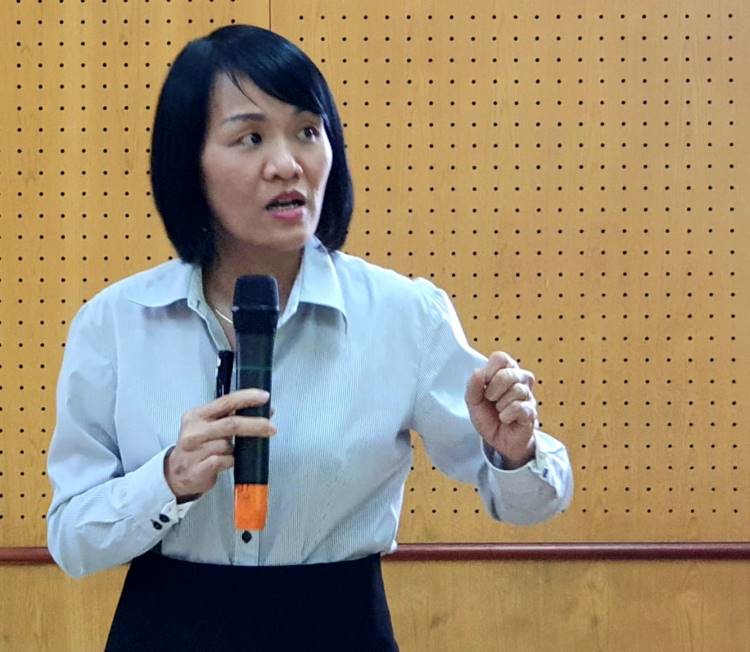 Bà Lê Thị Minh Ánh, Chuyên gia Tổng cục môi trường phát biểu tại Hội nghị. 