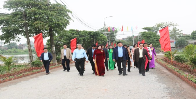 Lãnh đạo tỉnh Hưng Yên và các ban ngành tỉnh Hưng Yên bàn giao công trình đường hoa cho UBND Phường Lam Sơn tháng 10 năm 2018 -2