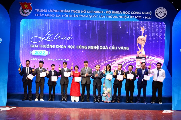 Trao giải thưởng KH&CN Quả cầu vàng 2022 cho 10 tài năng trẻ 