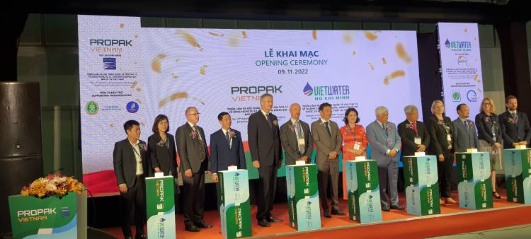 Đại biểu nhấn nút khai mạc Triển lãm - Hội thảo ProPak Vietnam 2022