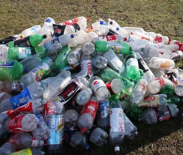 Những chai nhựa PET có thể tái chế thành sợi vải và nhiều sản phẩm khác