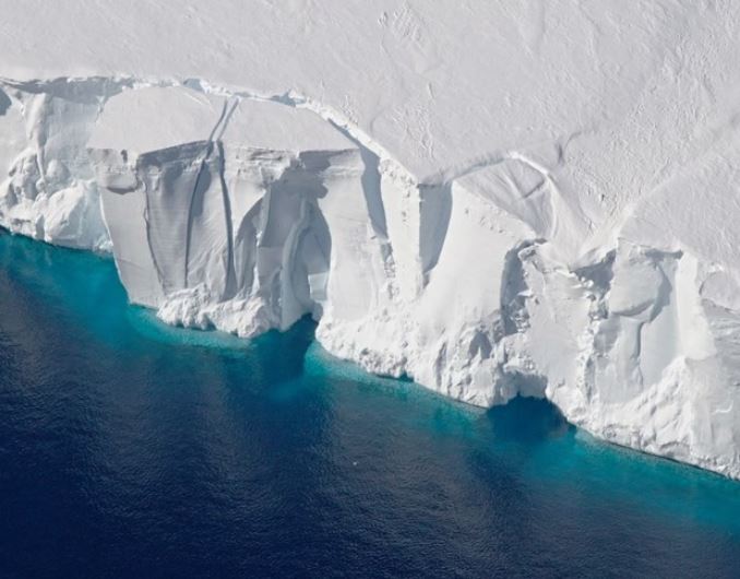 Trái đất nóng lên đang khiến băng tại Nam Cực tan nhanh hơn