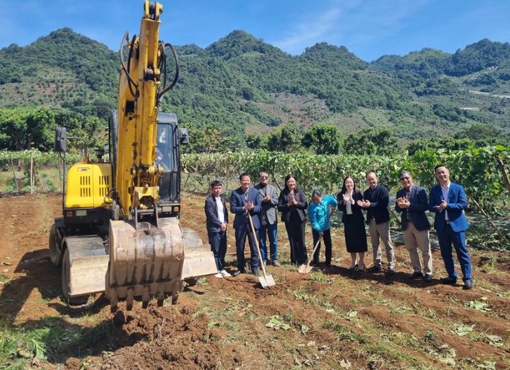 Lễ khởi công nhà tình nghĩa cho công nhân vệ sinh môi trường Lê Thị Thu