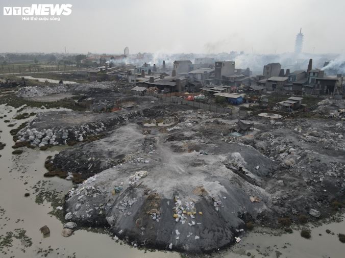 Gần 30 năm hoạt động, làng Mẫn Xá đã thải ra môi trường một lượng xỉ thải khổng lồ