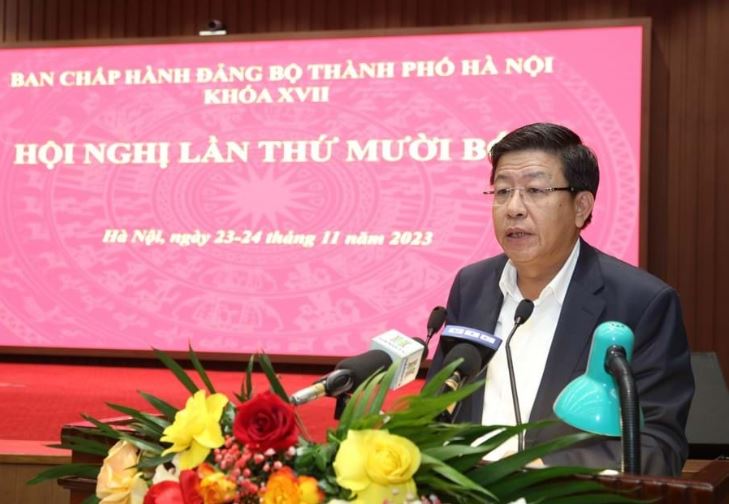 Phó Chủ tịch UBND thành phố Hà Nội Dương Đức Tuấn trình bày báo cáo tại hội nghị