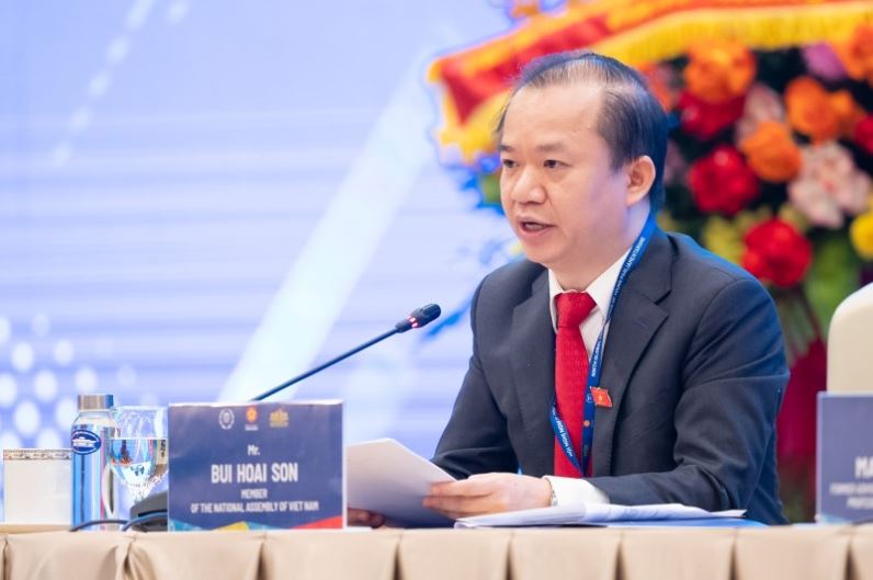 Phó Giáo sư-Tiến sỹ Bùi Hoài Sơn, Ủy viên thường trực Ủy ban Văn hóa, Giáo dục của Quốc hội