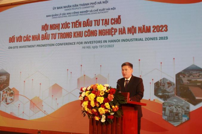 Ông Lê Quang Long, Trưởng Ban quản lý các Khu công nghiệp và Chế xuất Hà Nội phát biểu tại hội nghị