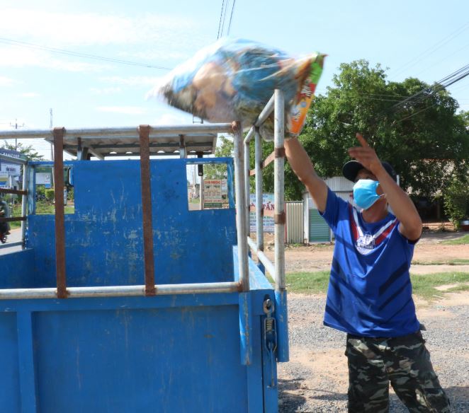 Xã Bình Hiệp, thị xã Kiến Tường duy trì tổ thu gom rác thải, góp phần nâng chất tiêu chí môi trường