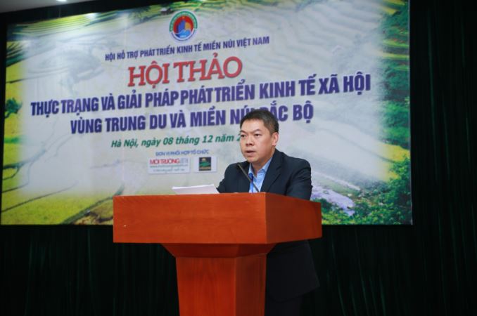 Ông Đoàn Thanh Sơn - Phó Chủ tịch UBND tỉnh Lạng Sơn trình bày bài tham luận tại hội thảo