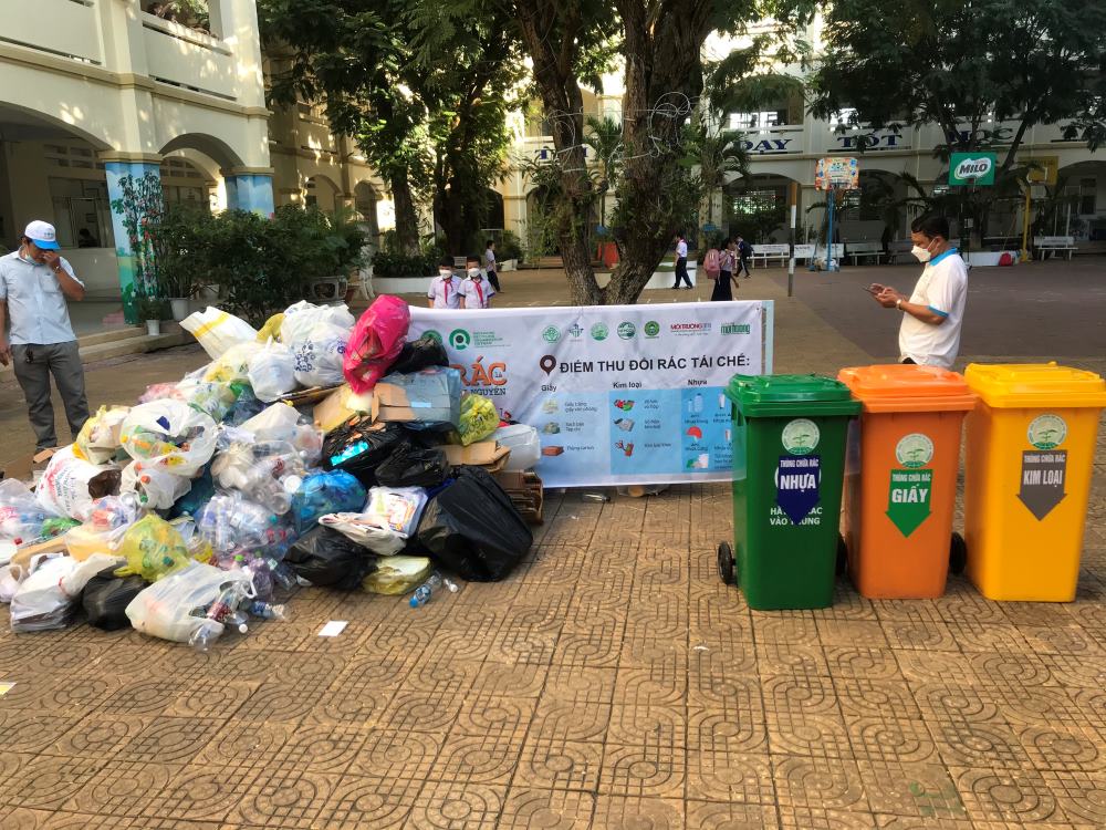 Chương trình thu đổi rác tái chế lấy quà được PRO Vietnam, Tạp chí Môi trường và Đô thị Việt Nam cùng các đối tác thực hiện tại Một trường tiểu học tại Cần Thơ năm 2022