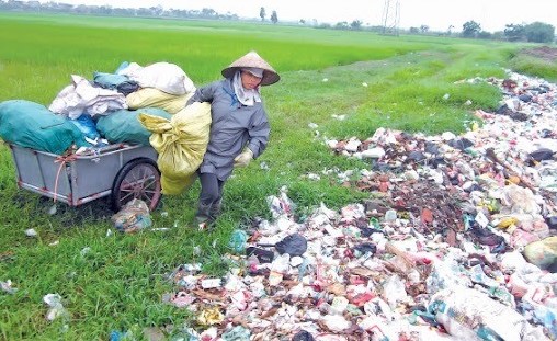 Gần một nửa số thôn, xã không tổ chức thu gom rác thải sinh hoạt