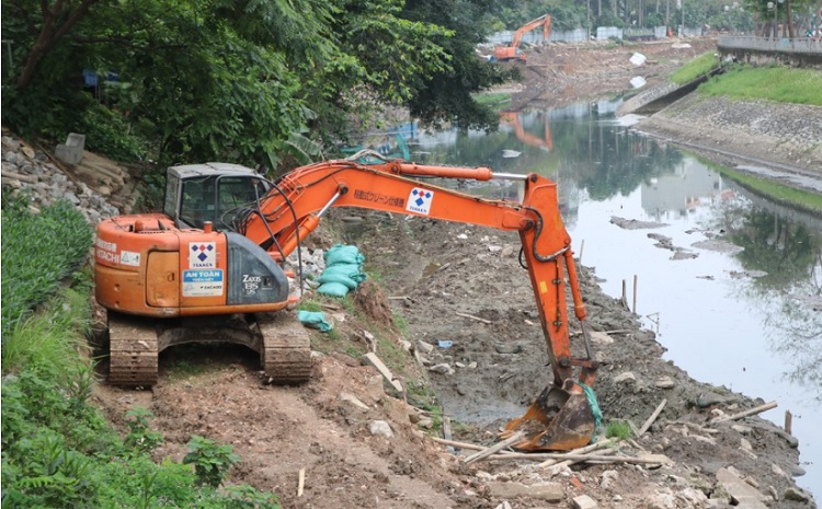 ha-noi-cong-nhan-gap-rut-thi-cong-he-thong-gom-nuoc-thai-o-song-to-lich-5