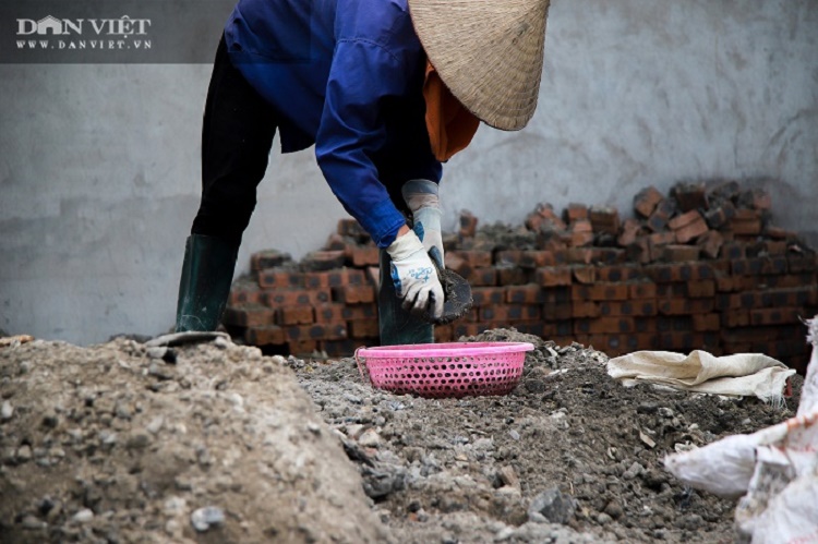 am-anh-khung-khiep-o-lang-giay-phu-lam-o-nhiem-den-con-ruoi-cung-khong-song-noi-cong-nhan-ban-mon-suc-15