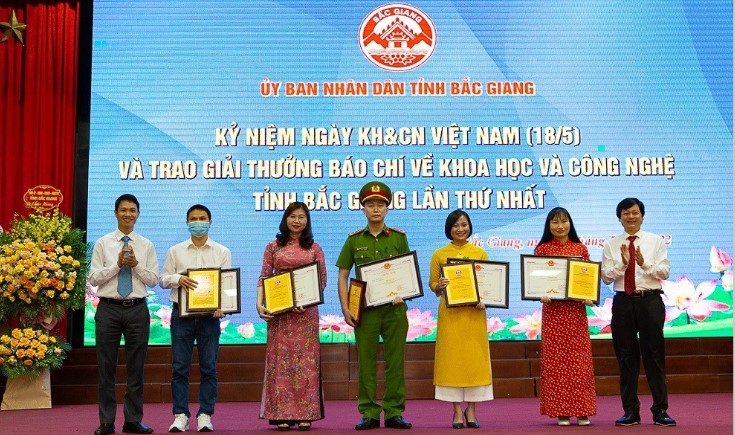  Bắc Giang: Trao Giải thưởng Báo chí về KH&CN lần thứ nhất