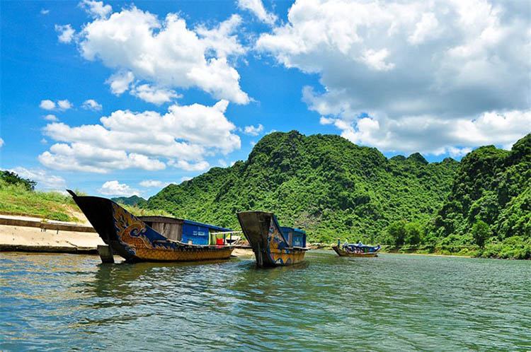 Sông Son (sông Tróc) là chi lưu của sông Gianh ở Bắc Trung Bộ Việt Nam
