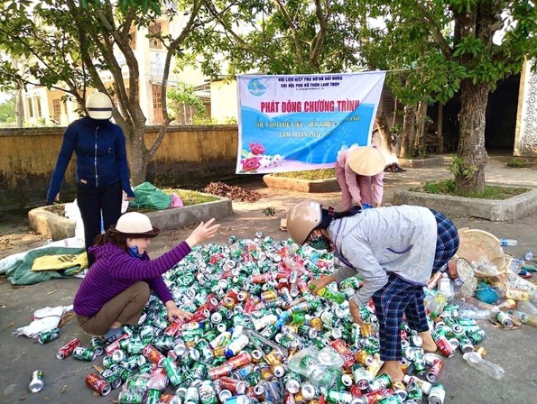 Phụ nữ xã Hải Hưng (Hải Lăng) làm tốt việc phân loại, xử lý rác thải tại nguồn áp dụng cho hộ gia đình