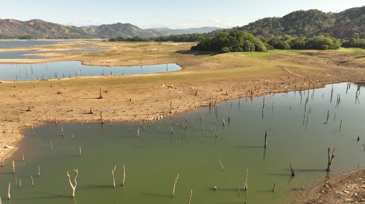 Hồ Gatun cung cấp nước cho Kênh đào Panama trong tình trạng cạn kiệt