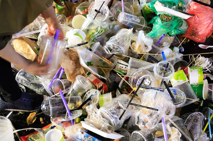 Có 853 hóa chất được sử dụng trong nhựa tái chế PET