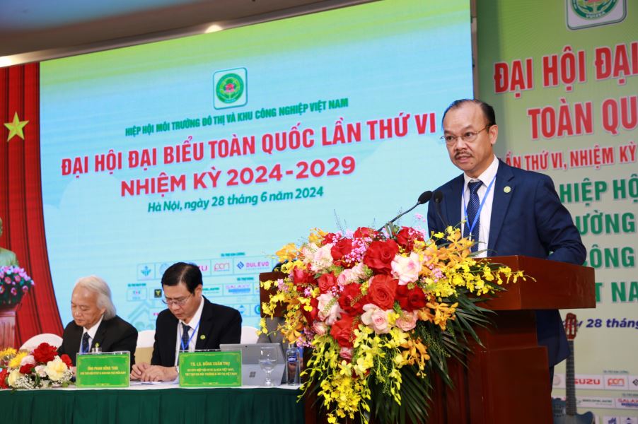 Ông Nguyễn Hữu Tiến, Phó Chủ tịch thường trực Hiệp hội, Chủ tịch Công ty TNHH MTV Môi trường đô thị Hà Nội phát biểu