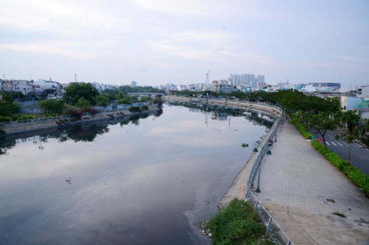 Phát triển đô thị nên được quy hoạch ở những khu vực ít rủi ro do lũ lụt, sạt lở đất, sụt lún, triều cường, xâm nhập mặn. Ảnh: Hoàng Minh