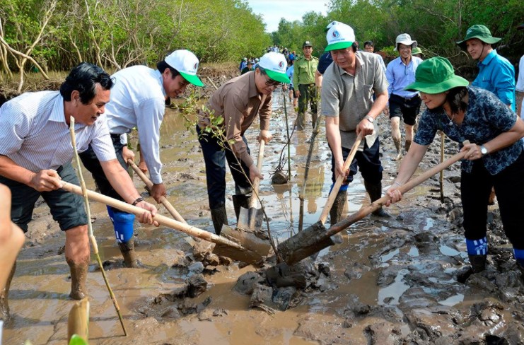 Thúc đẩy tái tạo và khôi phục các hệ sinh thái tự nhiên, bảo vệ, bảo tồn và phát triển vốn tự nhiên đất, nước, rừng, biển, và đa dạng sinh học, bảo vệ sinh vật sống trên cạn, dưới nước