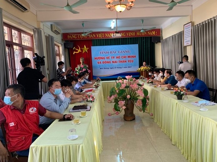 Các đồng chí lãnh đạo tỉnh Bắc Giang tham dự, động viên Đoàn trước khi lên đường vào Nam.