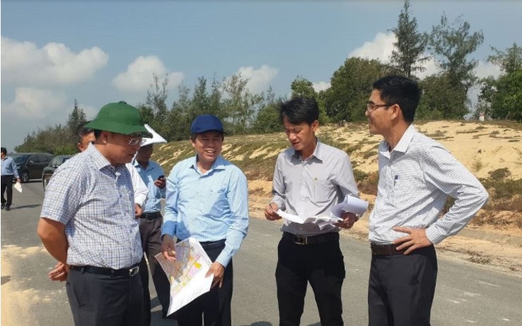 Chủ tịch UBND tỉnh Quảng Nam trong chuyến kiểm tra dự án vùng Đông Quảng Nam