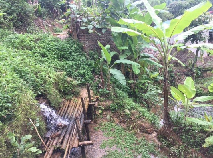 Đoàn đã đi khảo sát, tìm hiểu hiện trạng nguồn nước tại huyện Mai Sơn
