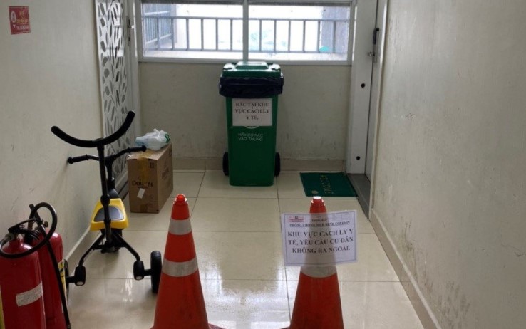 Khu vực chứa rác thải của các bệnh nhân Covid-19 cách ly điều trị tại nhà ở một chung cư trên địa bàn quận Gò Vấp