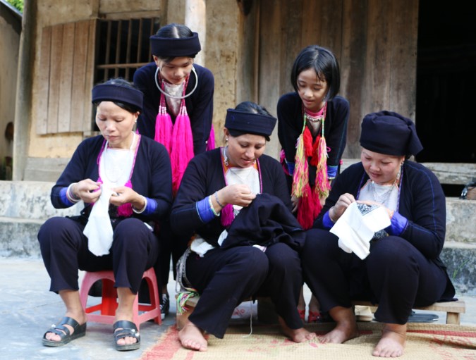 Nghề dệt vải của dân tộc Dao họ Lào Cai được công nhận Di sản văn hóa phi vật thể quốc gia - Ảnh 1