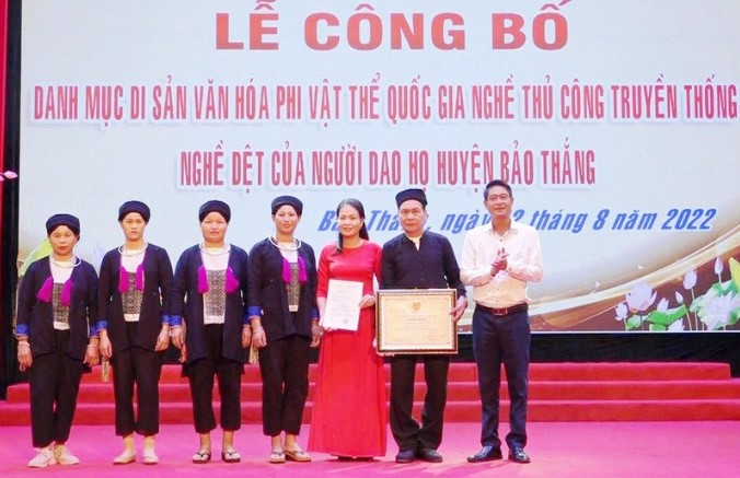 Nghề dệt vải của dân tộc Dao họ Lào Cai được công nhận Di sản văn hóa phi vật thể quốc gia - Ảnh 2