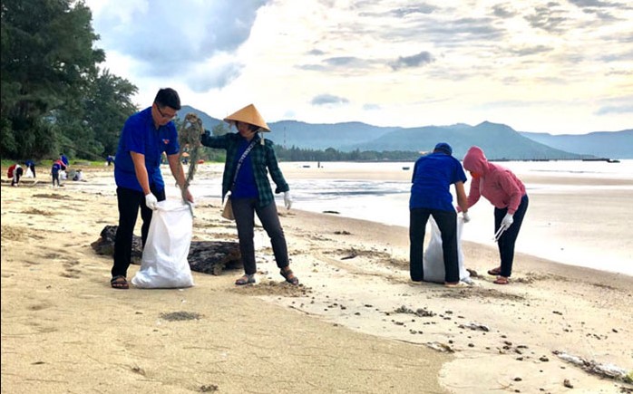 Phát động phong trào giảm thiểu rác thải nhựa tại nguồn trên địa bàn huyện Côn Đảo