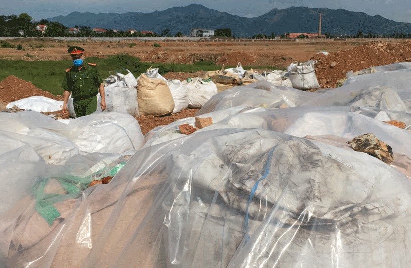 Một giám đốc người Trung Quốc chỉ đạo chôn chất thải công nghiệp trái phép tại Bắc Giang