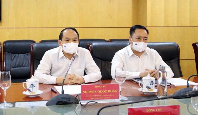 Bí thư Tỉnh ủy Lạng Sơn Nguyễn Quốc Đoàn (ảnh trái) và Phó Bí thư Tỉnh ủy, Chủ tịch UBND tỉnh Hồ Tiến Thiệu (ảnh phải) tại cuộc họp