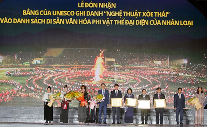 Thủ tướng dự Lễ đón nhận bằng của UNESCO vinh danh Nghệ thuật Xòe Thái-2