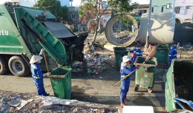 Đà Nẵng: Công nhân vệ sinh môi trường giữ sạch bãi biển, đường phố dịp nghỉ lễ Quốc khánh 2-9