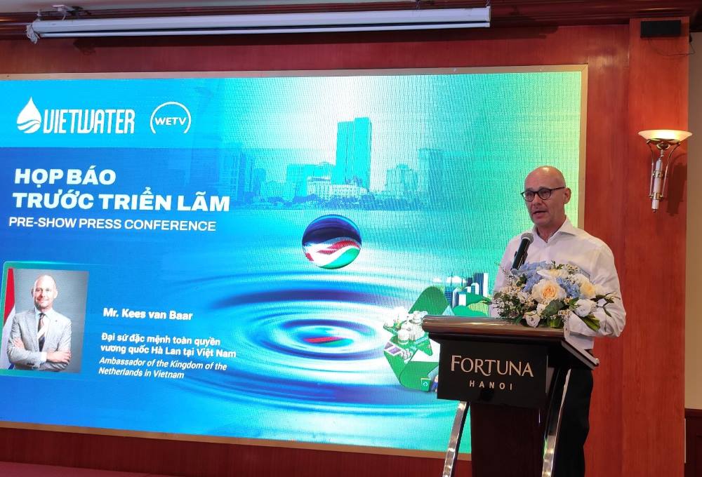 Ngài Kee van Baar - Đại sứ đặc mệnh toàn quyền Vương quốc Hà Lan tại Việt Nam phát biểu tại họp báo