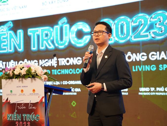 ThS.KS Trần Quang Hưng – Giám đốc kỹ thuật Eurowindow chia sẻ tham luận với nội dung 
