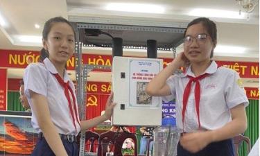 Nhóm học sinh Trường THCS Lý Tự Trọng (Tuy Hòa - Phú Yên) đã sáng tạo thiết bị cảnh báo lũ sớm cho đồng bào vùng cao.