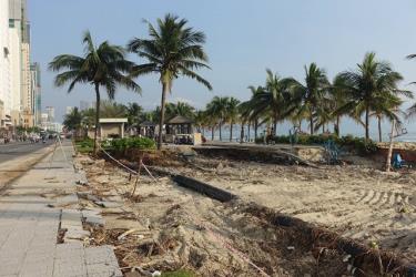 Hạ tầng ven biển Đà Nẵng bị hư hỏng nghiêm trọng sau các đợt mưa bão