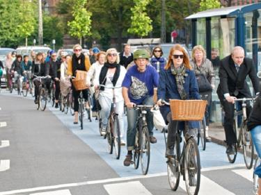 Xe đạp chiếm ưu thế trong lưu thông trên đường phố Copenhagen. Ảnh: Internet