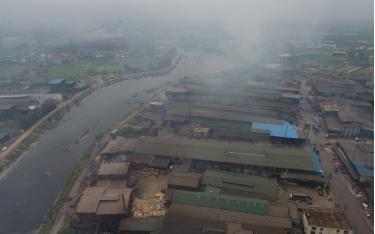 Cảnh tượng ô nhiễm kinh hoàng ở Phú Lâm nhìn từ trên cao.